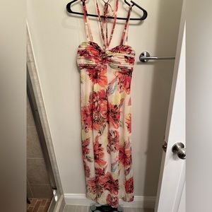 Floral dress, straps and halter tie, shoulder straps can be removed.